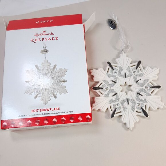 Hallmark 2017 Snowflake Ornament Porcelain white & box Ruth Donikowski Christmas - Picture 1 of 9